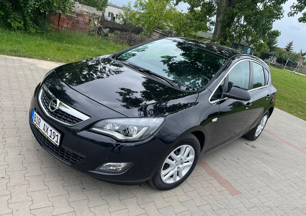 Opel Astra cena 27999 przebieg: 151000, rok produkcji 2011 z Trzebinia małe 466